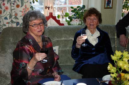 d_ladies_cheers_g
